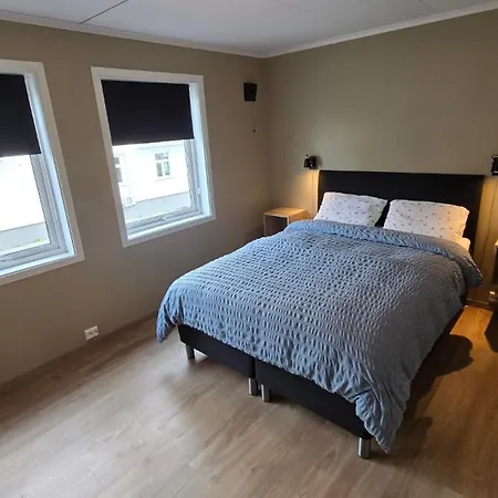 Apartment Comfortable And Renovated - Sunny Balcony, Central, Free Parking *