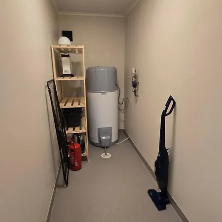 Comfortable And Renovated - Sunny Balcony, Central, Free Parking 海宁格松