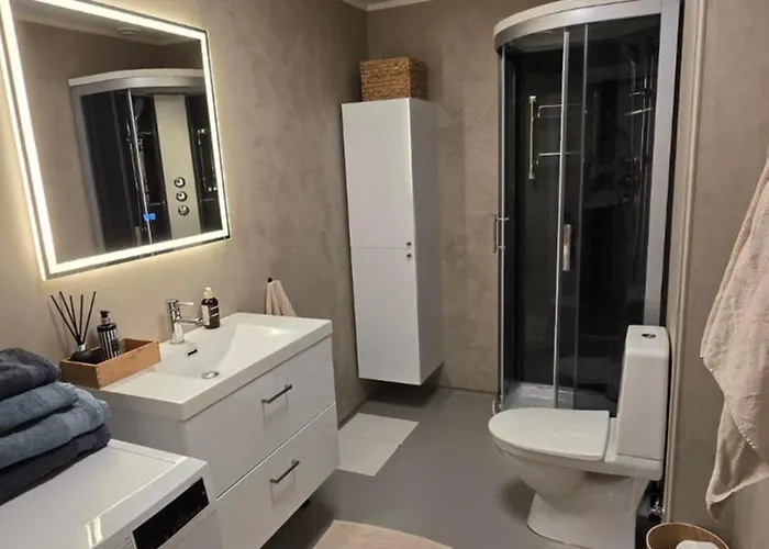 Apartamento Comfortable And Renovated - Sunny Balcony, Central, Free Parking *